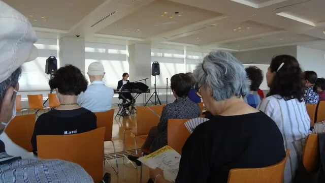 金沢の音楽教室による角谷晋平のセラピーコンサートの様子（石川県庁にて開催）